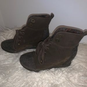 Blowfish size 6 shoes